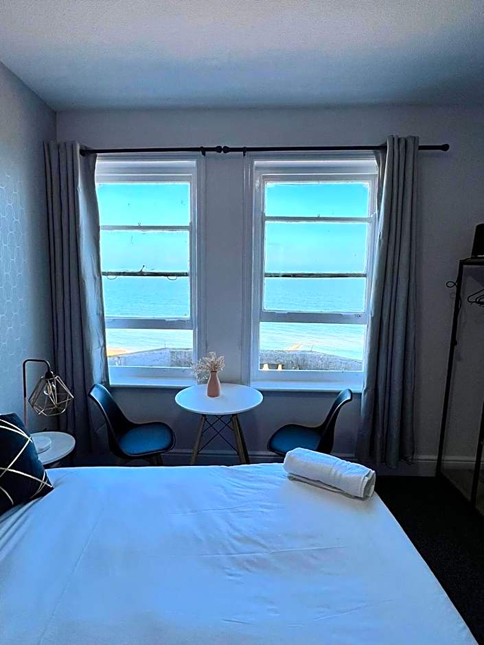 OYO Marine Parade Hotel, Eastbourne Pier