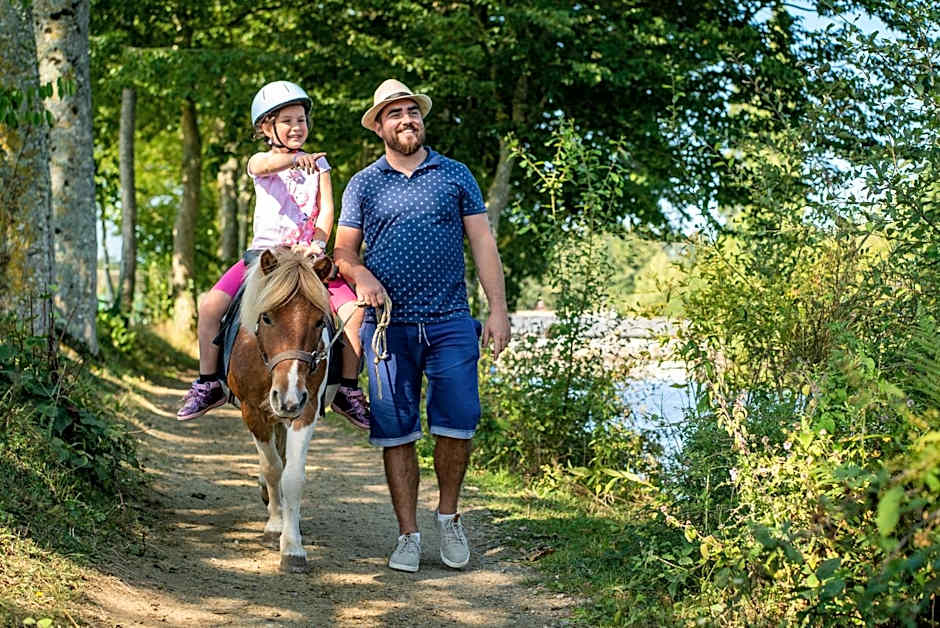 Insolites, Les Ormes, Epiniac