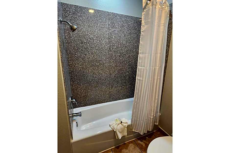 Atria Inn & Suites By OYO, Jourdanton, TX