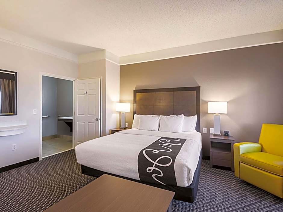 La Quinta Inn & Suites by Wyndham Austin at The Domain