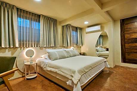 Deluxe Double Room with Bath