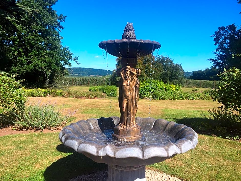 Glewstone Court Country House Hotel