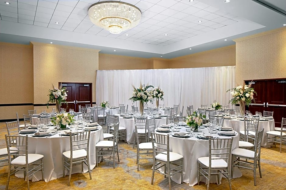 Hotel Zessa Santa Ana - a DoubleTree by Hilton