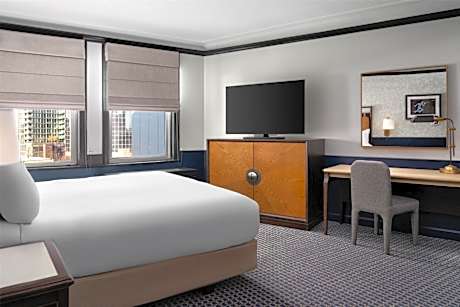 1 King Bed Corner Room