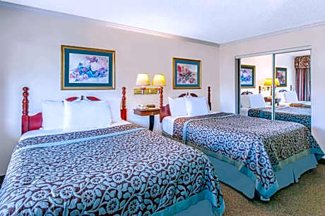 Queen Room with Two Queen Beds - Smoking