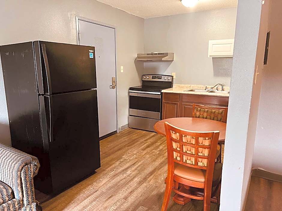 Palace Inn & Suites - Newport News/Jefferson Ave