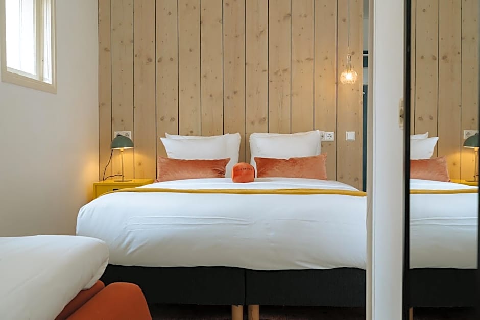 MAX BROWN HOTEL CANAL DISTRICT