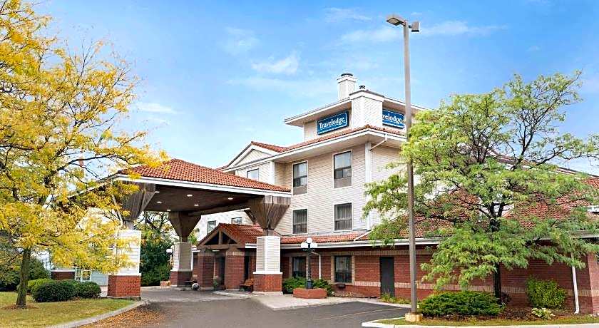 Travelodge by Wyndham Oshawa Whitby