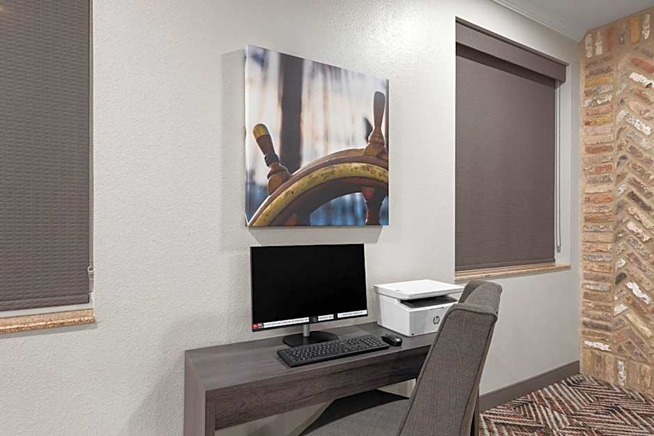 Candlewood Suites Mobile-Downtown By IHG