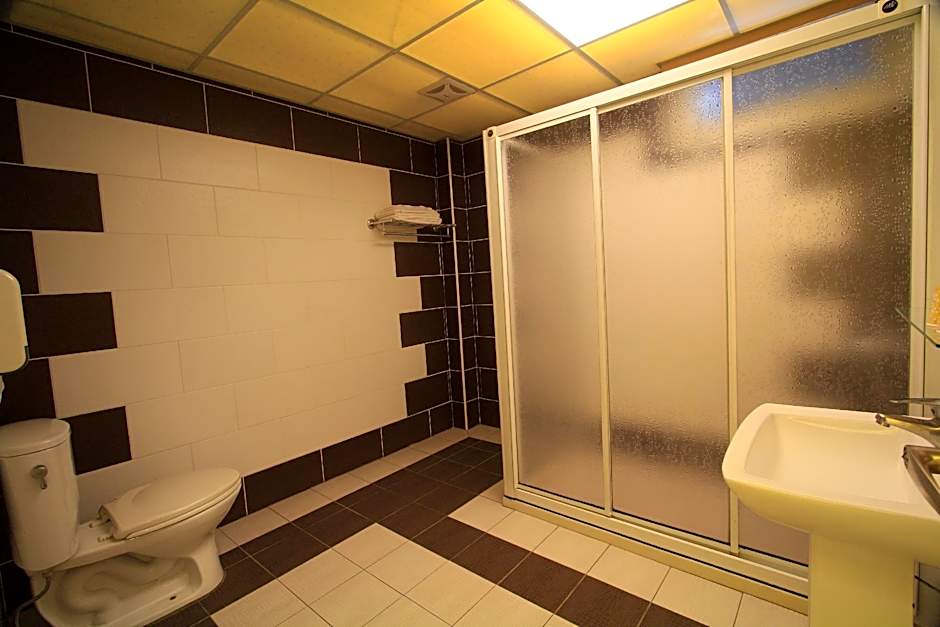 Yue Jing Commercial Hotel
