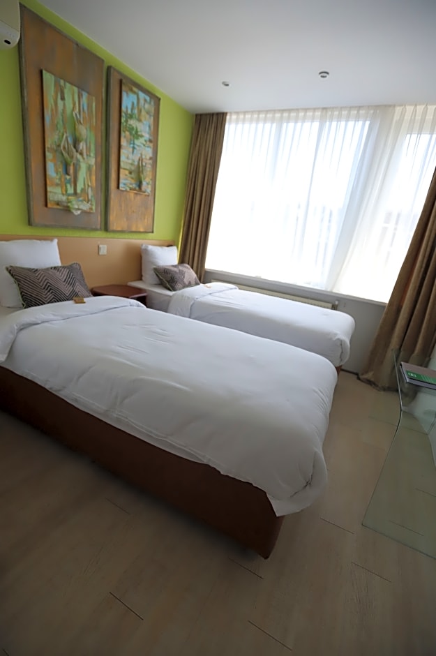 Jupiter Hotel