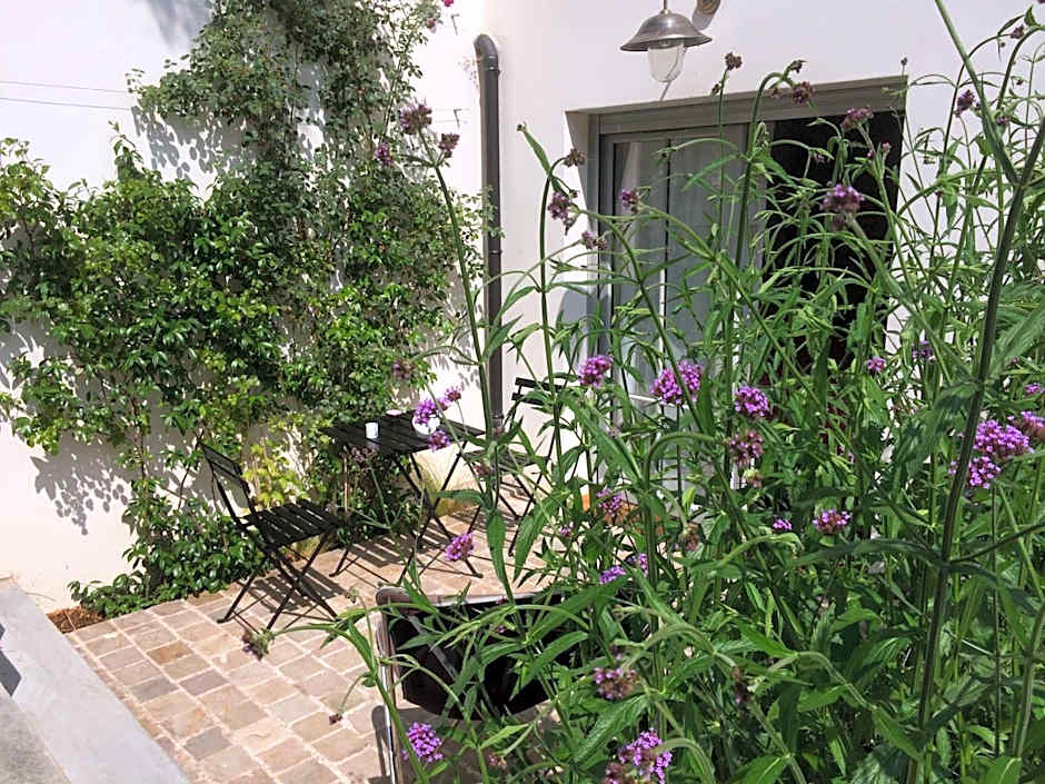 Denis & Virginie - château à pied - parking gratuit