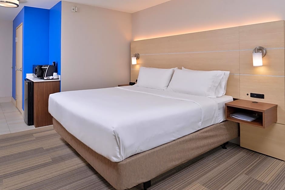 Holiday Inn Express Hotel and Suites Cincinnati - Mason By IHG