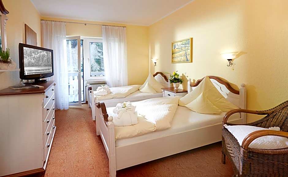Photo 1 of 6 of Double Room