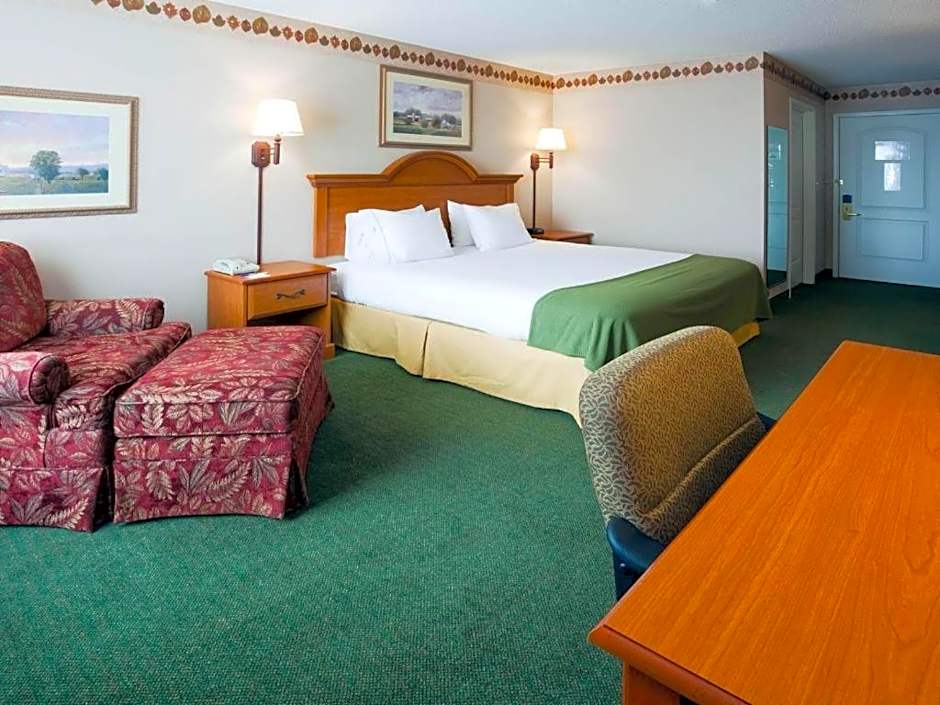 Holiday Inn Express & Suites Winner By IHG