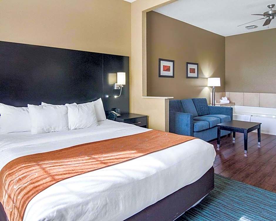 Comfort Suites Odessa near University