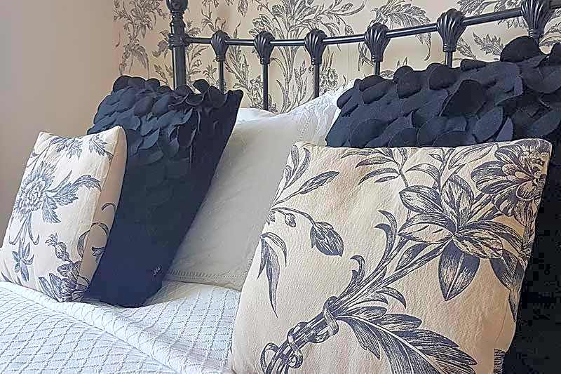 The Coast Yard B & B and Garden Chalets