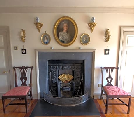 Canopy Bedroom-Classic-Double room-Ensuite with Shower-Street View