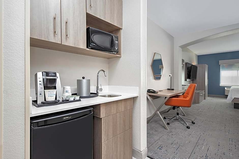Holiday Inn Express Hotel & Suites Dallas West By IHG