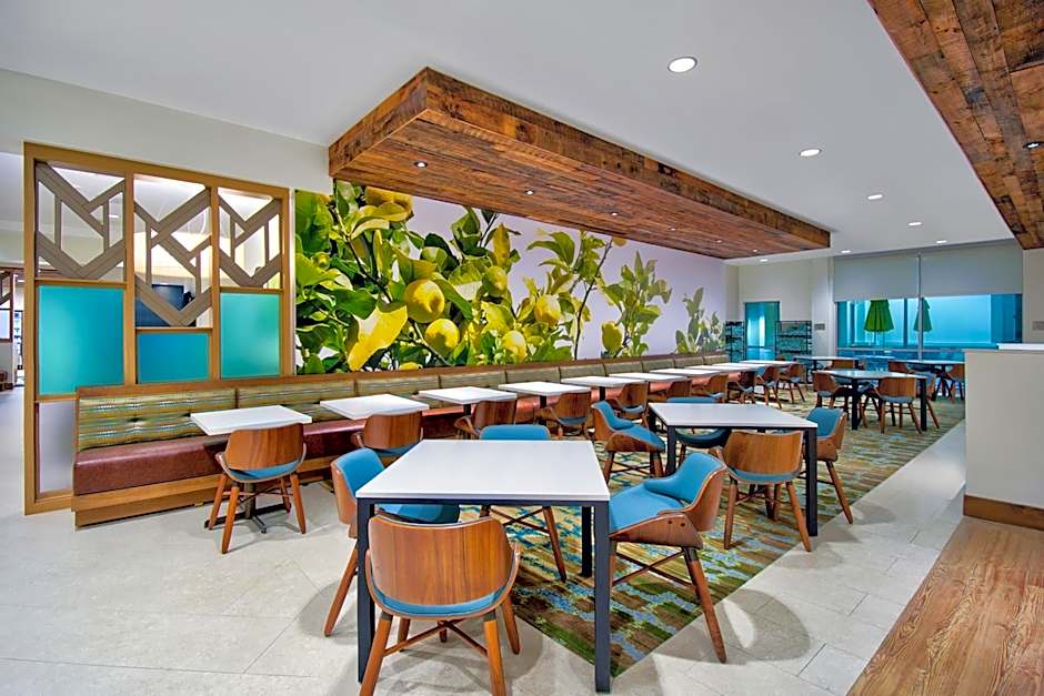 Fairfield Inn & Suites by Marriott Orlando Flamingo Crossing/Western Entrance