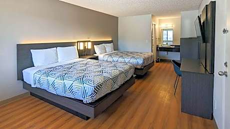 2 Queen Beds Mobility Accessible