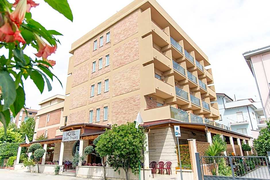 Hotel Saint Tropez - Pineto