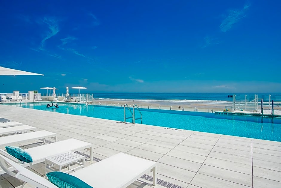 Daytona Grande Oceanfront Resort