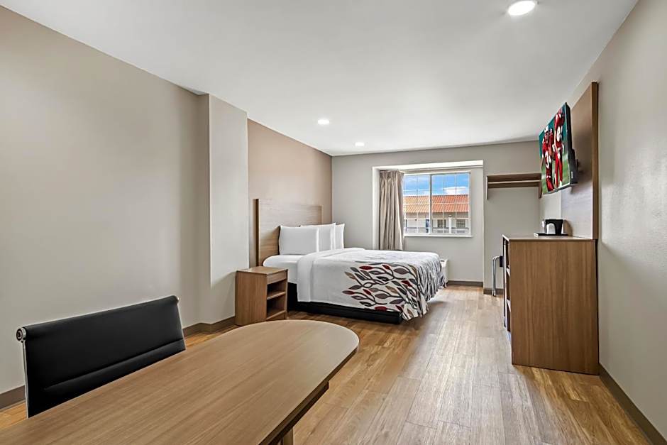 Red Roof Inn & Suites Euless - DFW Airport Southwest