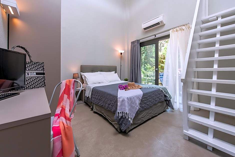 Sani More & Sani Woods