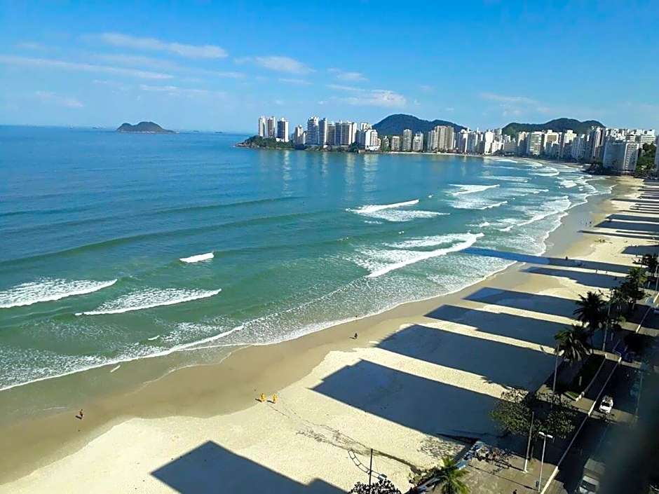 De frente para a Praia das Pitangueiras