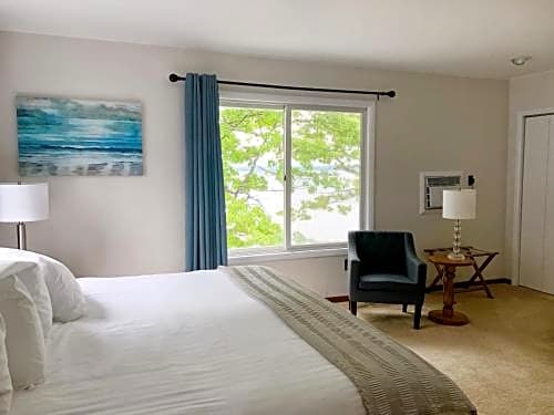 Churchill Pointe Inn