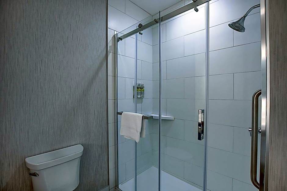 Holiday Inn Express Airport Calgary By IHG