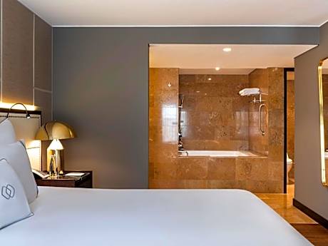 Junior King Suite - Non-Smoking