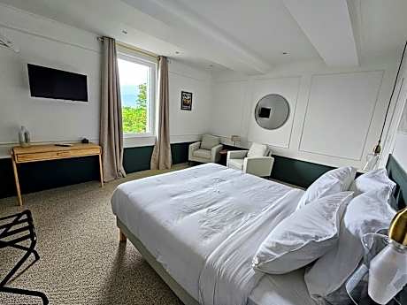 Suite with Mountain View