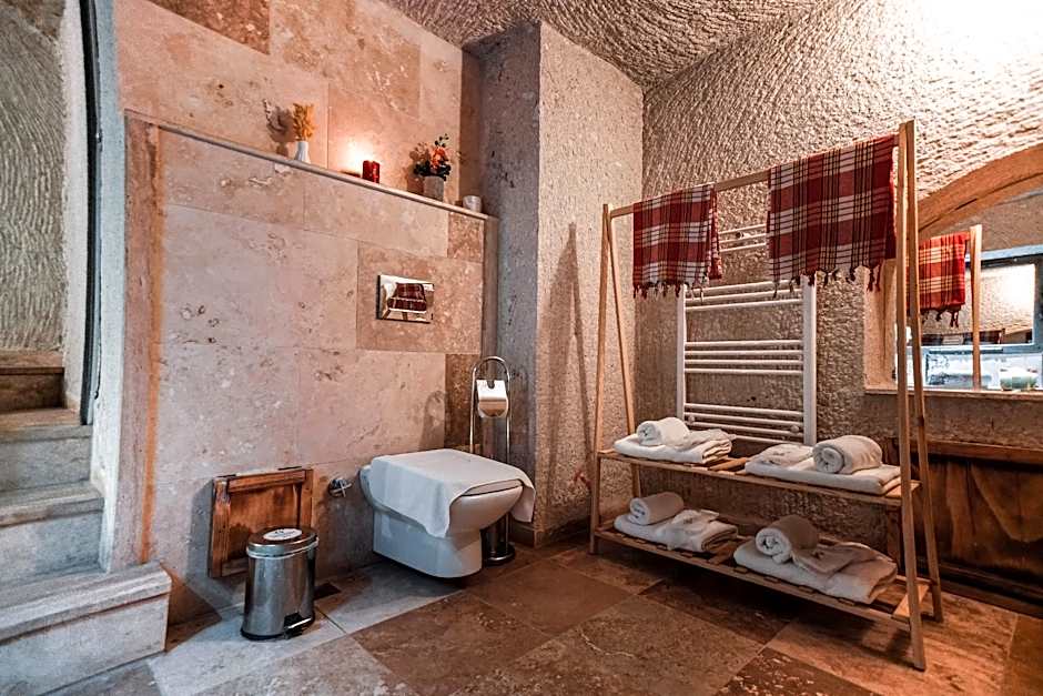 ZEUS CAVE SUITES 