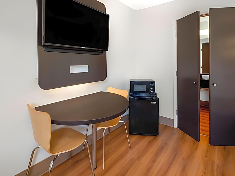 Motel 6-Santa Barbara, CA - State Street