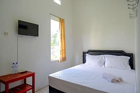 Pandawa Guest House At Ngaliyan Square Mitra RedDoorz