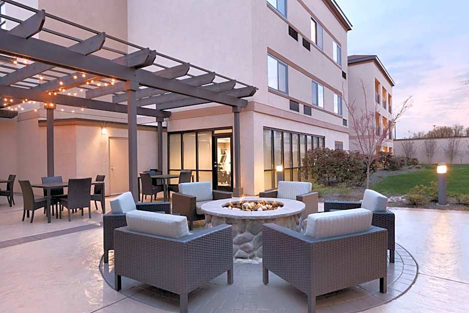 Courtyard by Marriott Charlotte Airport North