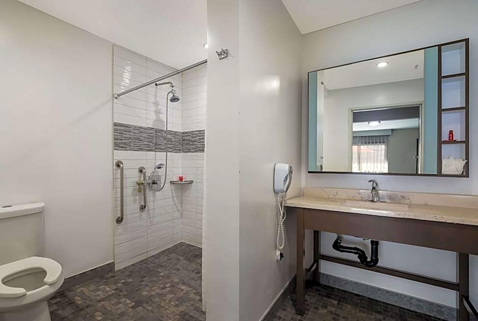 Sunset West Hotel SureStay Collection By Best Western