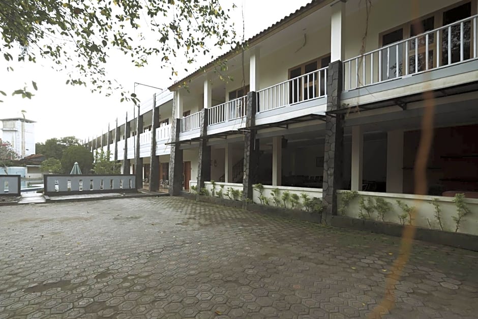 RedDoorz Plus @ Hotel Sofia Pangandaran