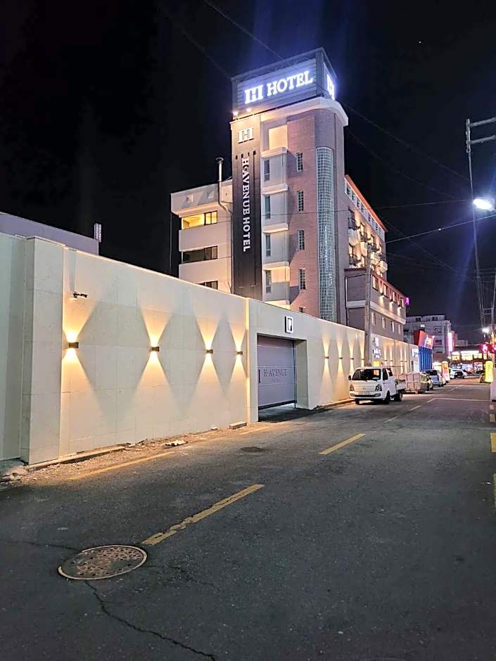Avenue Hotel