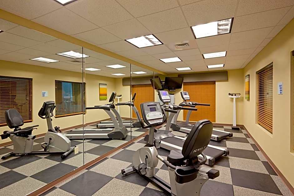 Holiday Inn Express & Suites Malone By IHG