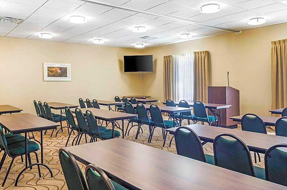 MainStay Suites Hackberry Sportsman's Lodge