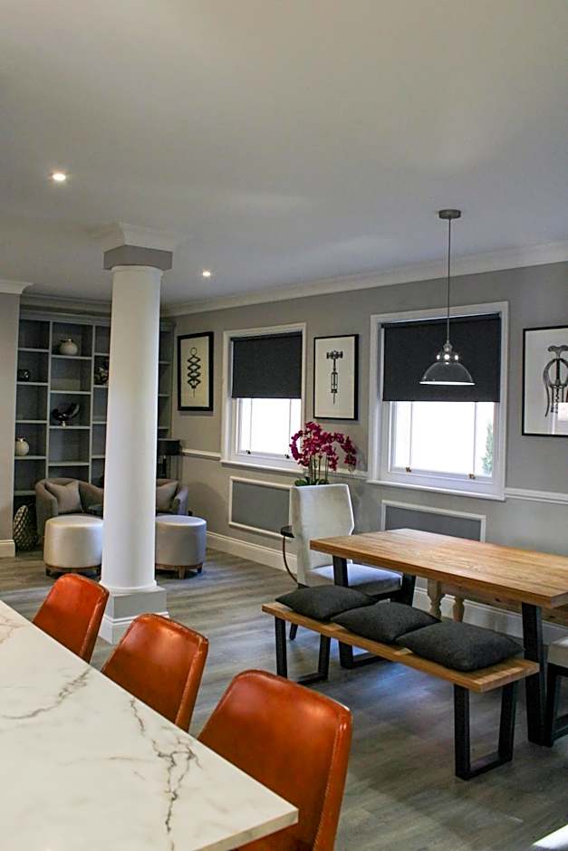 One Warwick Park Hotel