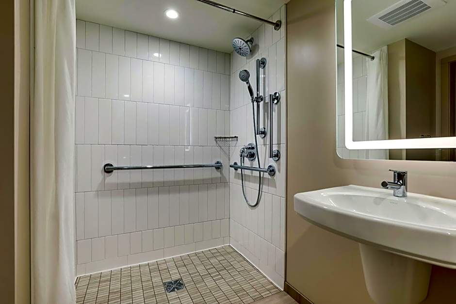 The Atrium Hotel on Third