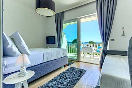 Deluxe Double Room with Balcony and Sea View