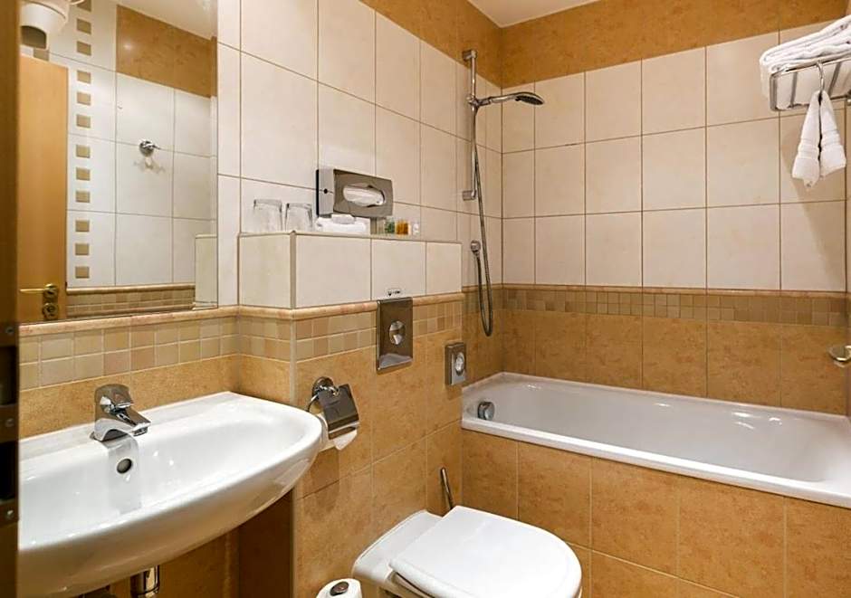 Hotel Selsky Dvur - Bohemian Village Courtyard