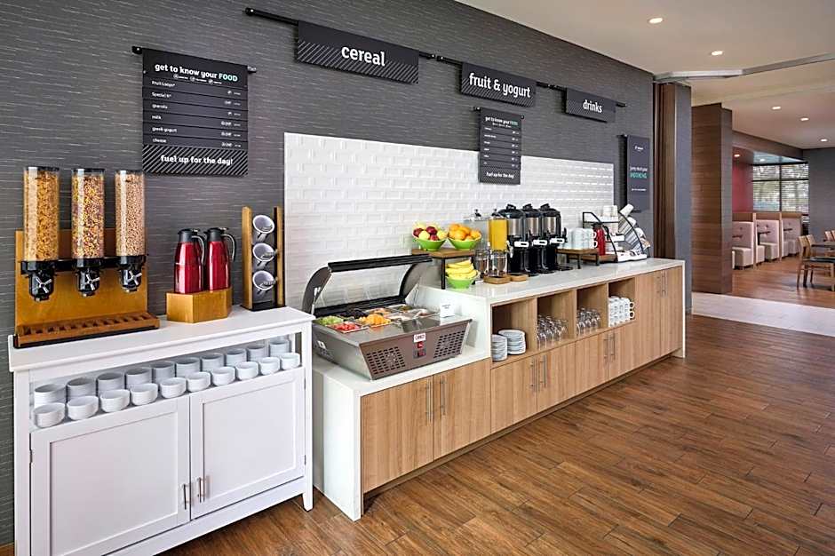 Holiday Inn & Suites Oakville at Bronte By IHG