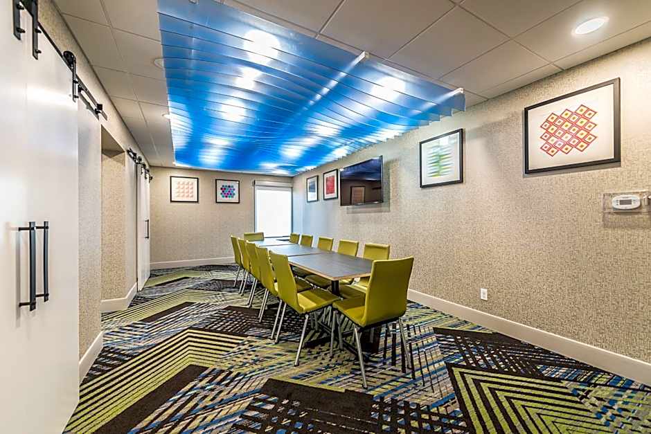 Holiday Inn Express Flint-Campus Area By IHG