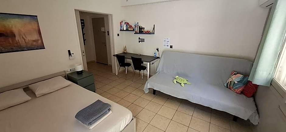 HoneyBee4 - Cozy studio close to the port, airport & Athens